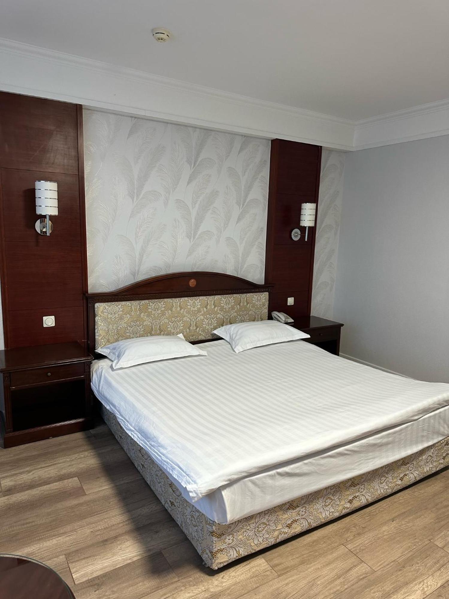 Hotel G Empire à Astana Extérieur photo