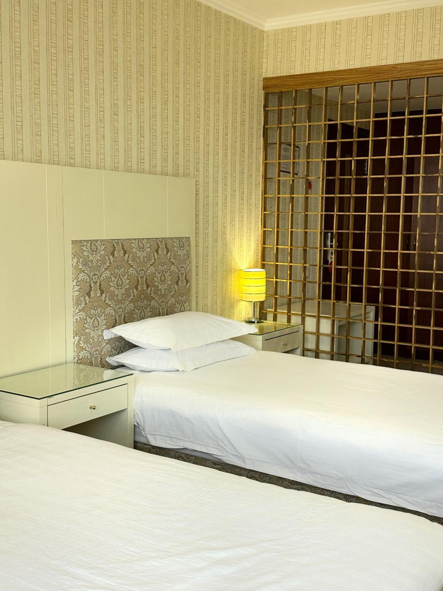 Hotel G Empire à Astana Extérieur photo