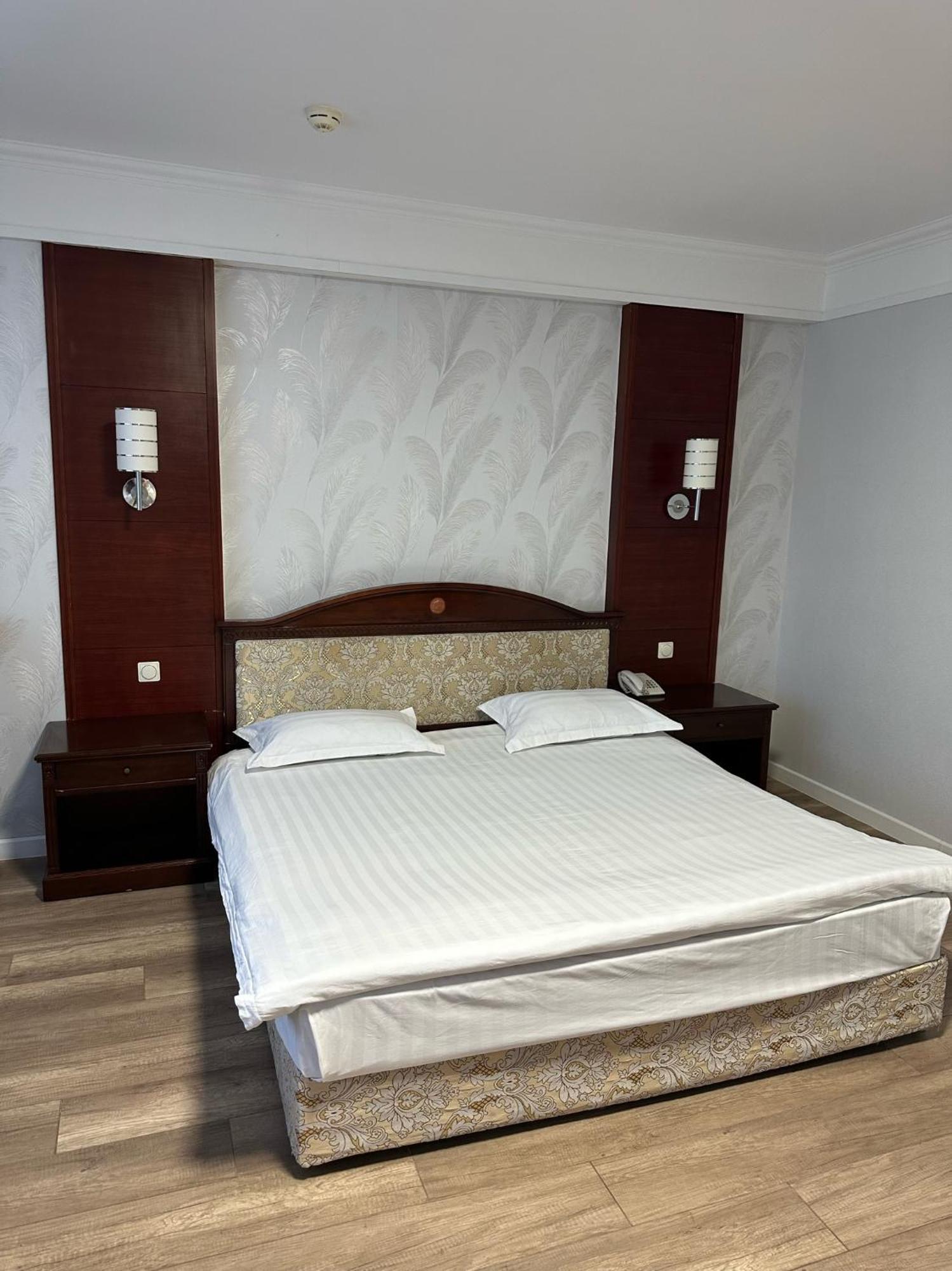 Hotel G Empire à Astana Extérieur photo