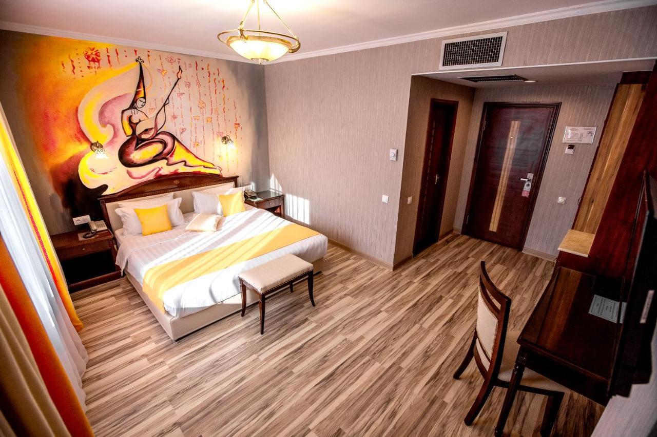 Hotel G Empire à Astana Extérieur photo